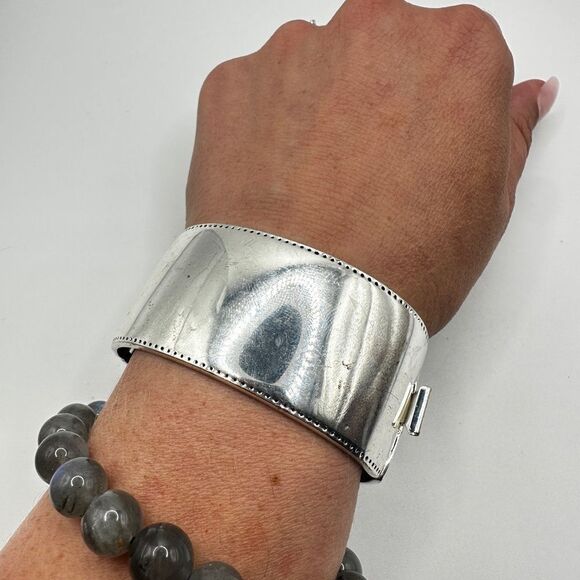 Pre-owned MONET heavy silver-toned metal clamp bracelet! - Picture 3 of 12